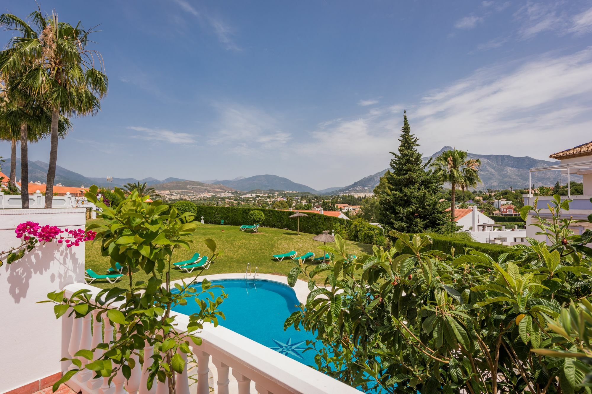 Molo 44 Suites Puerto Banus Marbella Bagian luar foto